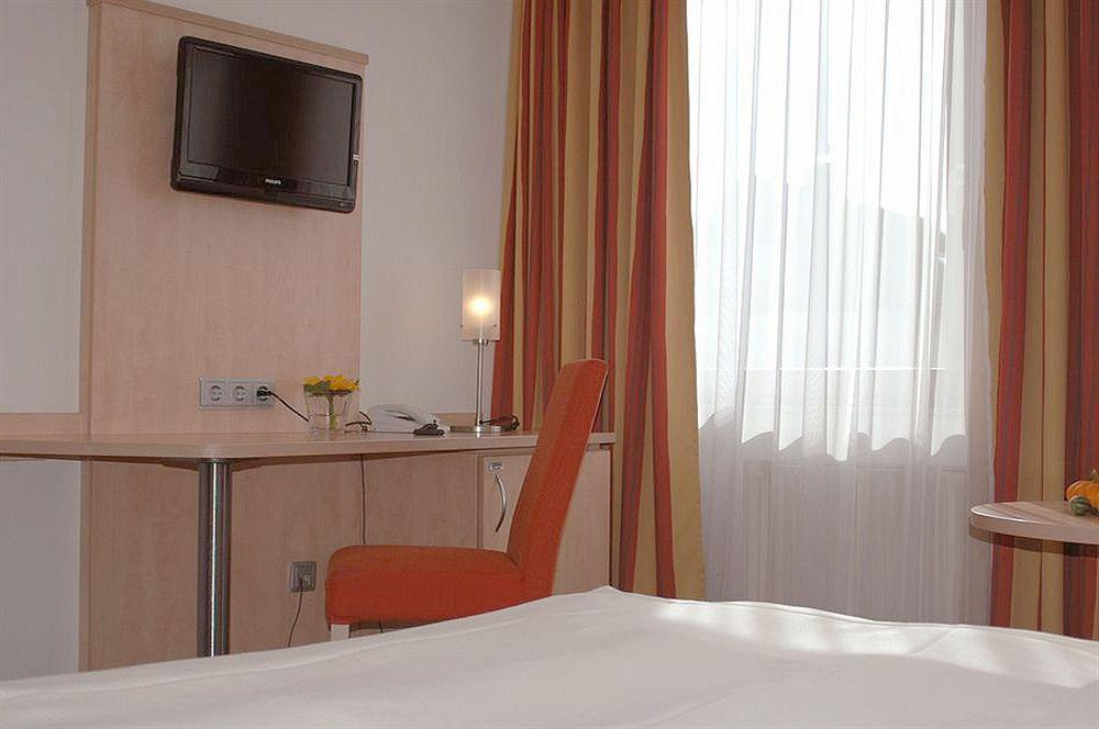 Hotel Filderland - Stuttgart Messe - Airport - Self Check-In Leinfelden-Echterdingen Buitenkant foto